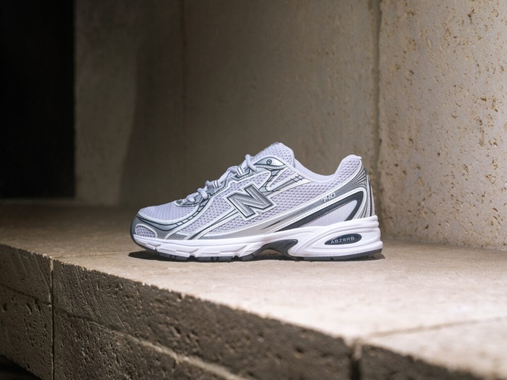 New Balance 740 
